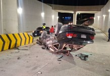 Vehículo vuelca en parte baja del paso a desnivel Naranjo-Minerva Vehículo vuelca en parte baja del paso a desnivel Naranjo-Minerva. Foto La Hora: CBM.