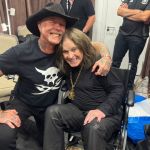James Hetfield junto a Ozzy Osbourne durante el show de despedida de Black Sabbath, Foto La Hora: x/Ozzy Osbourne