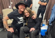 ¿Qué enfermedades padecía Ozzy Osbourne antes de su fallecimiento? James Hetfield junto a Ozzy Osbourne durante el show de despedida de Black Sabbath, Foto La Hora: x/Ozzy Osbourne