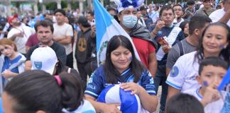 Guatemalteco porta la camisola de la selección azul y blanco. Foto La Hora: Fabricio Alonzo.