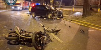 Durante la madrugada de este jueves 24 de julio se registró un accidente de tránsito sobre el Anillo Periférico, a un costado de la Colonia Las Torres, Zona 7 capitalina.. Foto La Hora: Bomberos Voluntarios.