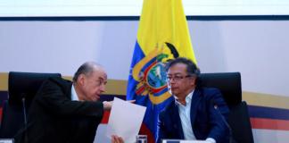 El presidente de Colombia, Gustavo Petro (d), el exministro de Relaciones Exteriores Álvaro Leyva. Foto La Hora: EFE.