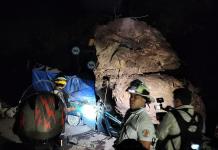Sismos GT: roca cae sobre picop y deja dos fallecidos en Santa María de Jesús Sismos GT: roca cae sobre picop y deja dos fallecidos en Santa María de Jesús. Foto La Hora: CVB.