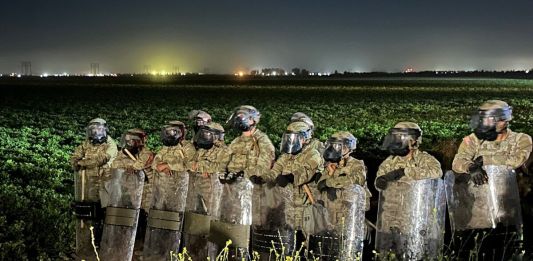 Trabajador agrícola muere tras redadas en Granja de California. Foto La Hora: UFW.