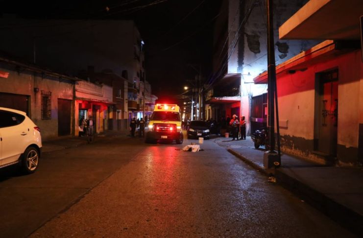 Ataque armado en las afueras del hospital San Juan de Dios. Foto La Hora: CBM