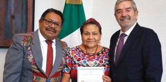 Rigoberta Menchú, premio Nobel de la Paz 1992, obtiene nacionalidad mexicana