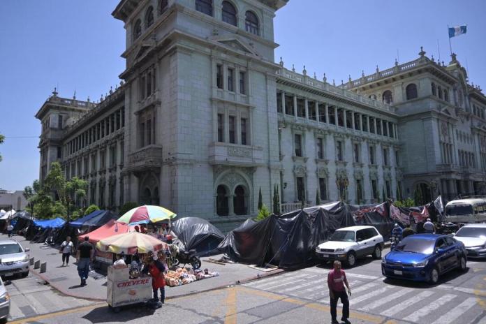 El Sindicato de Trabajadores de la Educación de Guatemala (STEG), liderado por Joviel Acevedo, no ha cumplido con lo ordenado por la CC. Foto La Hora: Fabricio Alonzo