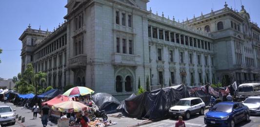 El Sindicato de Trabajadores de la Educación de Guatemala (STEG), liderado por Joviel Acevedo, no ha cumplido con lo ordenado por la CC. Foto La Hora: Fabricio Alonzo
