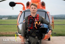 Scott Ruskan, el guardia costero que logró rescatar a 165 niños de las inundaciones ocurridas en Texas Scott Ruskan guardia costero que salvo a 165 niños. Arte La Hora: Alejandro Ramírez