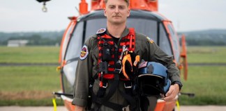 Scott Ruskan guardia costero que salvo a 165 niños. Arte La Hora: Alejandro Ramírez