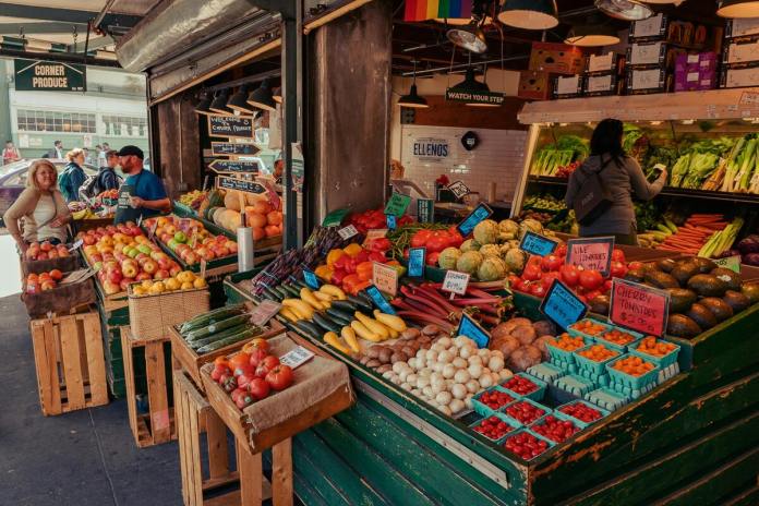 Tomate y aguacate, los que más subieron de precio en junio, según el INE
