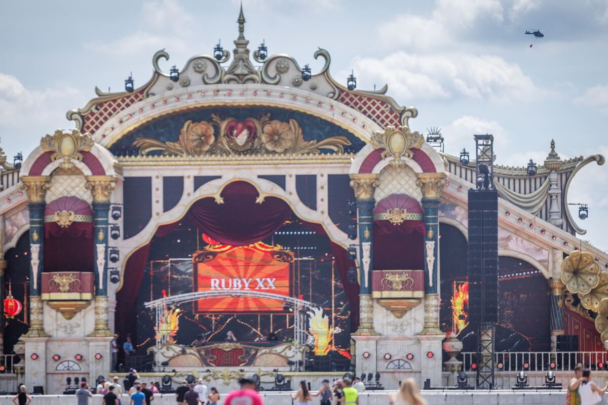 Tomorrowland: ¿Se llevará a cabo el festival pese al devastador incendio en su escenario principal?