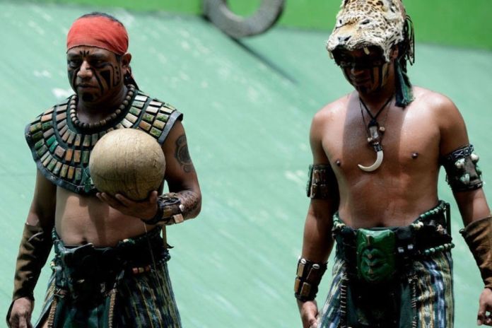 Jugadores de Pelota Maya. Foto La Hora: Ministerio de Cultura y Deporte