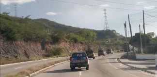 Bajo un fuerte dispositivo de seguridad, María Fernanda Bonilla y José Luis Marroquin son trasladados a la cárcel Matamoros. Foto La Hora: Cortesía