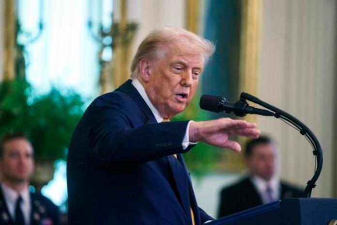 Donald Trump ordena divulgar el testimonio del gran jurado que acusó formalmente a Epstein. Foto La Hora: EFE.