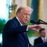 Donald Trump ordena divulgar el testimonio del gran jurado que acusó formalmente a Epstein. Foto La Hora: EFE.