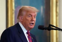 Trump demanda al WSJ y a Murdoch por publicar una carta con su firma enviada a Epstein