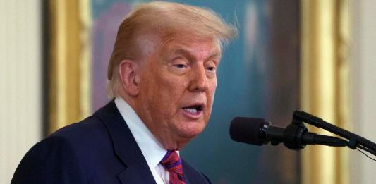Trump demanda al WSJ y a Murdoch por publicar una carta con su firma enviada a Epstein