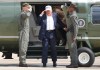 El presidente estadounidense, Donald Trump, llega en el helicóptero Marine One a la base aérea Kelly Field en San Antonio, Texas, el viernes 11 de julio de 2025. Foto La Hora: (AP Foto/Jacquelyn Martin)