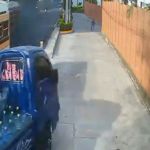 Bus extraurbano casi provoca accidente en Santa Catarina Pinula. Foto La Hora: Captura de pantalla