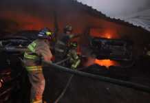 Incendio consume taller mecanico en la Colonia Vista Hermosa 1, zona 15 capitalina