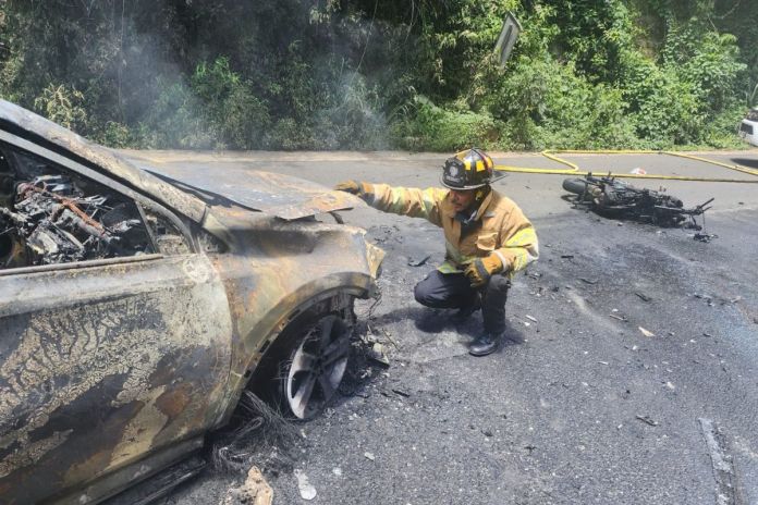 Accidente de tránsito en carretera a El Salvador. Foto La Hora: Bomberos Voluntarios