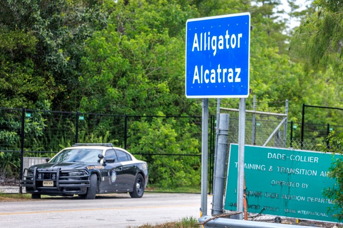 Dos italianos detenidos en el centro de inmigrantes en Alligator Alcatraz en EE. UU.
