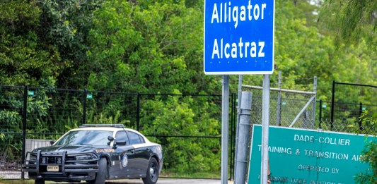 Dos italianos detenidos en el centro de inmigrantes en Alligator Alcatraz en EE. UU.