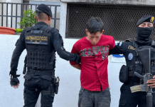 “Shaggy” es capturado en El Gallito con presunta droga y subametralladora La Policía Nacional Civil (PNC) informó sobre un operativo contra el narcomenudeo en donde fue capturado "el Shaggy". Foto La Hora: PNC