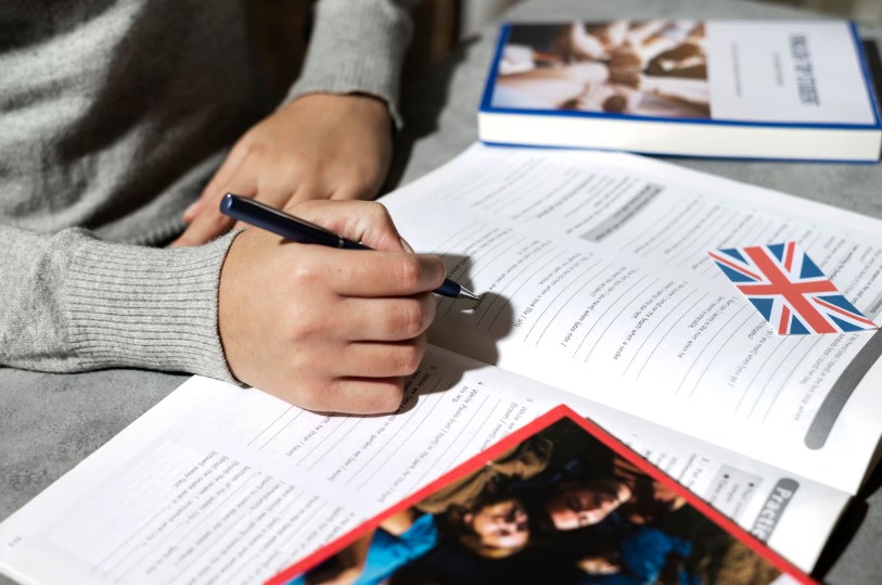 Aprender y dominar un idioma adicional puede transformar tu futuro profesional, académico y persona. Foto: Freepik