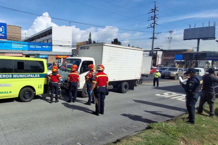 Ataque armado reportado en la calzada Aguilar Batres de la zona 12 de Villa Nueva. Foto La Hora: CBM