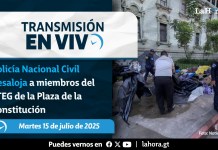 En vivo: Policía Nacional Civil desaloja a miembros del STEG de la Plaza de la Constitución La Hora traslada en vivo el operativo para desalojar el Sindicato de Trabajadores de la Educación de Guatemala (STEG) del Palacio. Diseño La Hora: Alejandro Ramírez