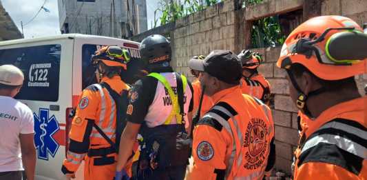 Seis personas han fallecido por los sismos en Santa María de Jesús y Barcenas, Villa Nueva desde el martes. Foto La Hora: CVB