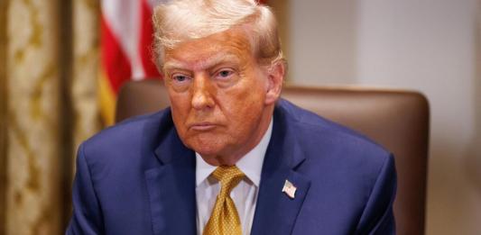 "¿Todavía hablamos de este asqueroso?": Trump se enoja al ser preguntado por la muerte de Epstein