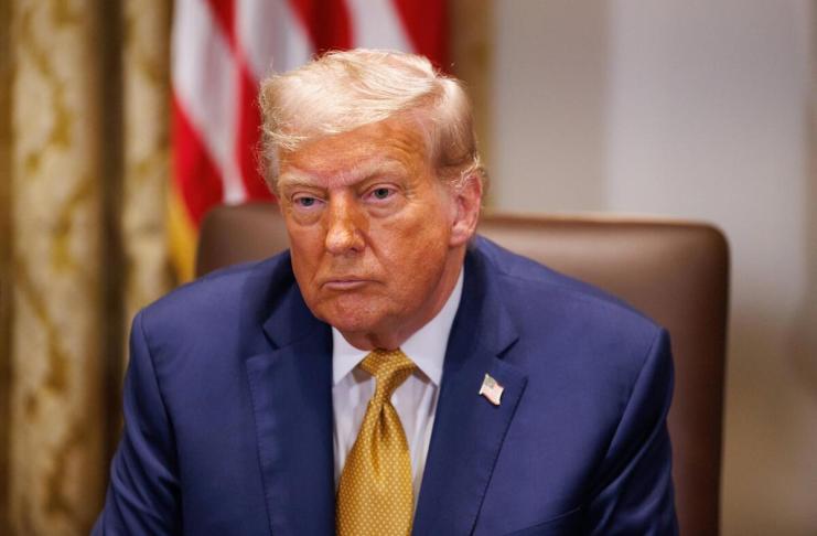 "¿Todavía hablamos de este asqueroso?": Trump se enoja al ser preguntado por la muerte de Epstein