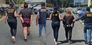 Mujeres detenidas por órdenes de captura por el delito de extorsión. Foto La Hora: PNC