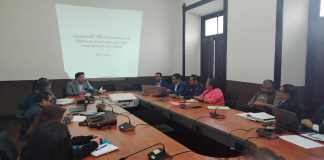 El presidente de la comisión de Finanzas, Julio Héctor Estrada, inicia la discusión de la iniciativa de ley para aumentar pensiones en el Seguro Social. Foto: La Hora