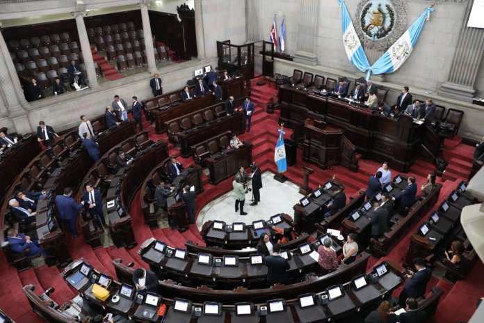 El Cacif emitió un comunicado respecto a la iniciativa de ley 6576, presentada por el oficialismo para la agilización de proyectos. Foto La Hora: Congreso