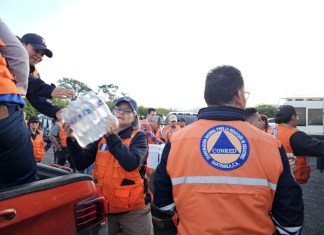 La ayuda humanitaria continúa llegando a los guatemaltecos damnificados por los sismos registrados en los últimos días. Foro La Hora: Conred.