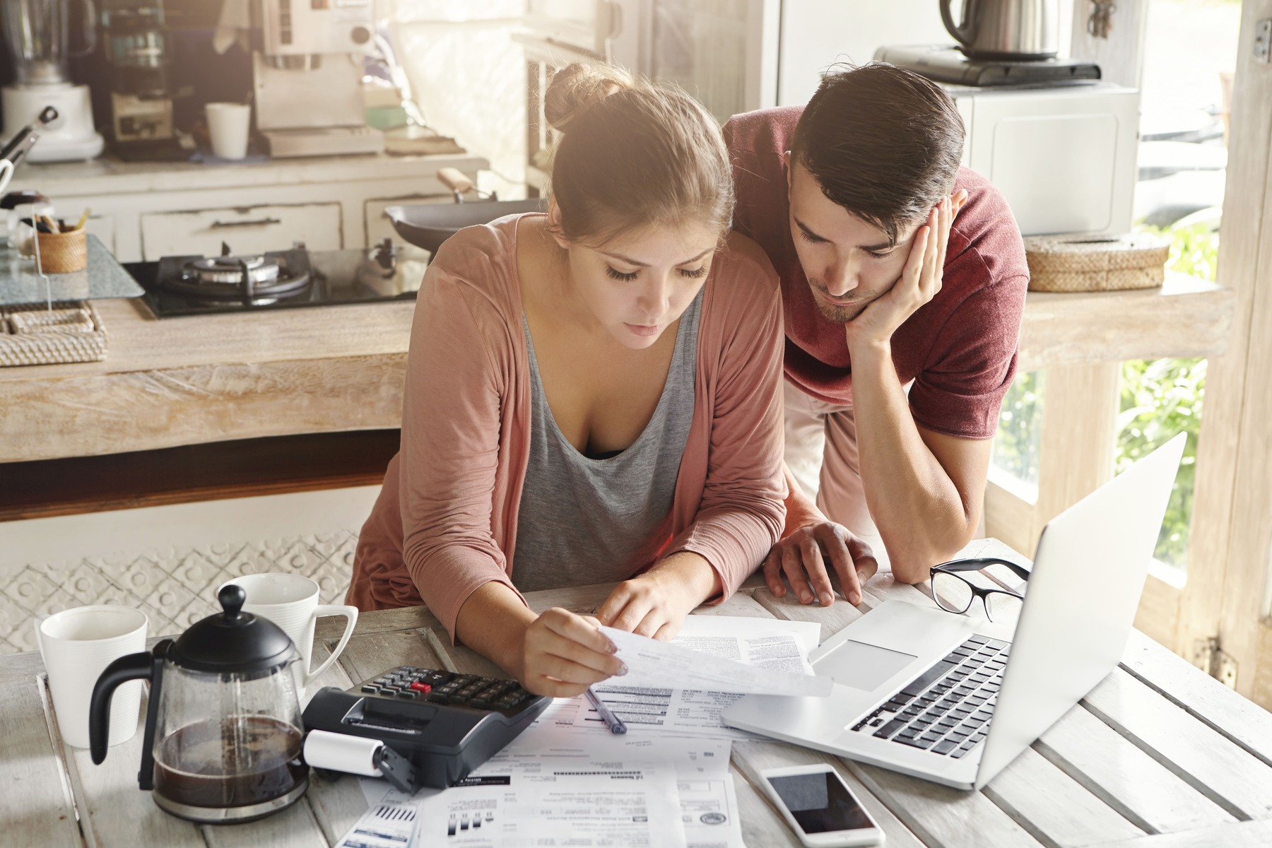La contratación de un seguro se debe evaluar y planificar. Foto: Freepik