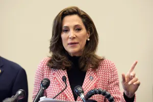 Congresista María Elvira Salazar envía carta a Rubio: sancionados y netcenters de GT la destacan