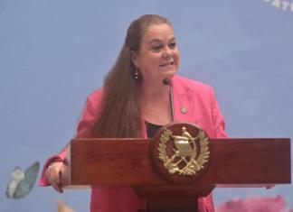 La ministra de Educación, Anabella Giracca, expresa que ante las presiones por parte del STEG, la educación "es un propósito colectivo, no un botín de la cúpula gremial". Foto La Hora: Fabricio Alonzo