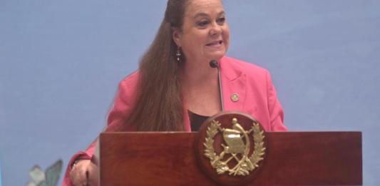 La ministra de Educación, Anabella Giracca, expresa que ante las presiones por parte del STEG, la educación "es un propósito colectivo, no un botín de la cúpula gremial". Foto La Hora: Fabricio Alonzo