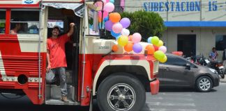 Cada 30 de julio, los buses se llenan de color, globos y devoción para celebrar a San Cristóbal, patrono de los conductores.