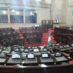 La asistencia de los diputados a las plenarias es baja, pero si reciben su sueldo completo y un aumento en el Bono 14. Foto: La Hora