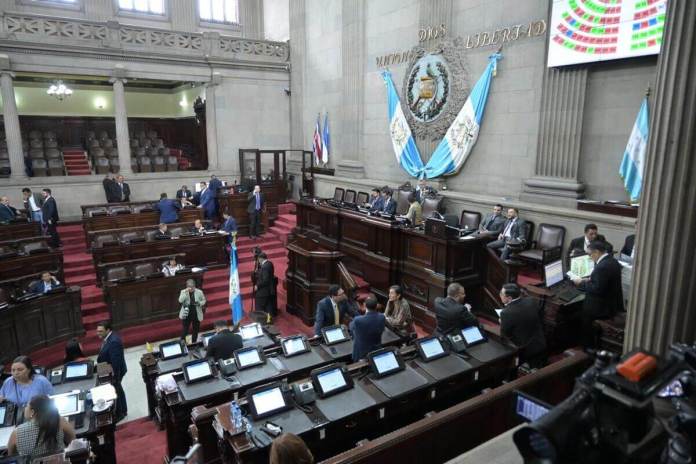 Los diputados no conocieron la iniciativa de ley para ampliar el pago del impuesto de Circulación de Vehículos Terrestres. Foto: La Hora / Fabricio Alonzo
