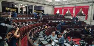 Menos de 100 diputados se han presentado a las plenarias extraordinarias. Foto: La Hora