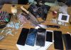 Agentes de la DEIC incautan 110 recipientes con droga tras realizar un cateo en zona 18, capturando a 4 presuntos pandilleros del Barrio 18.