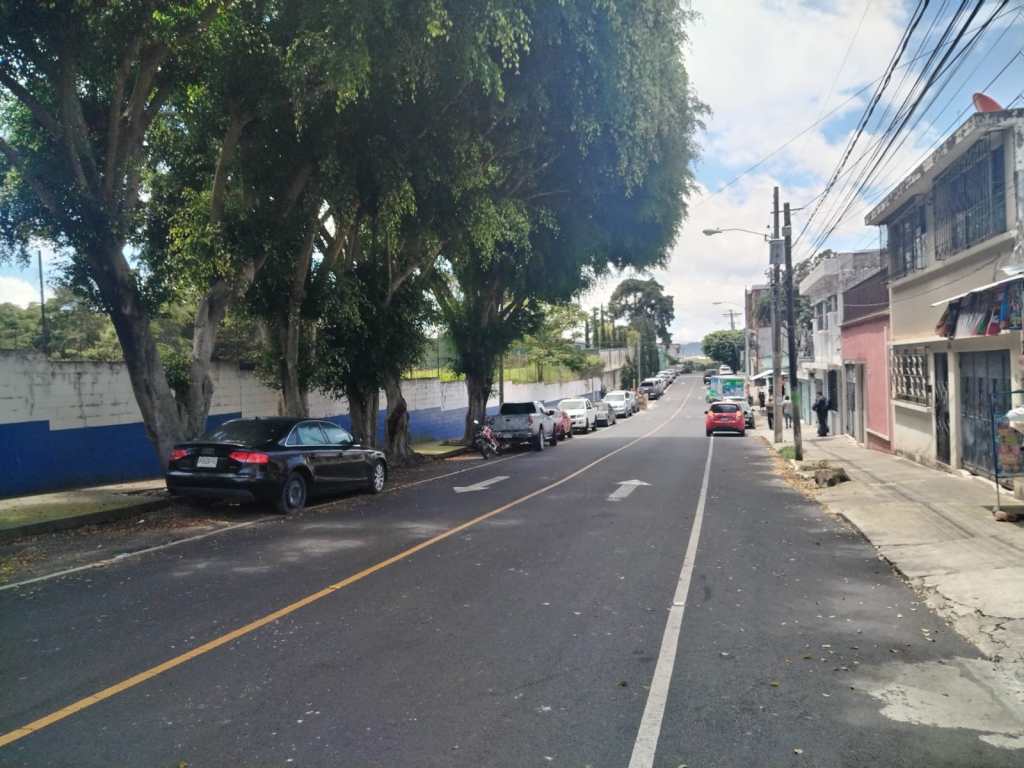 Una escuela está ubicada frente a los trabajos. Foto La Hora: Engelberth Blanco