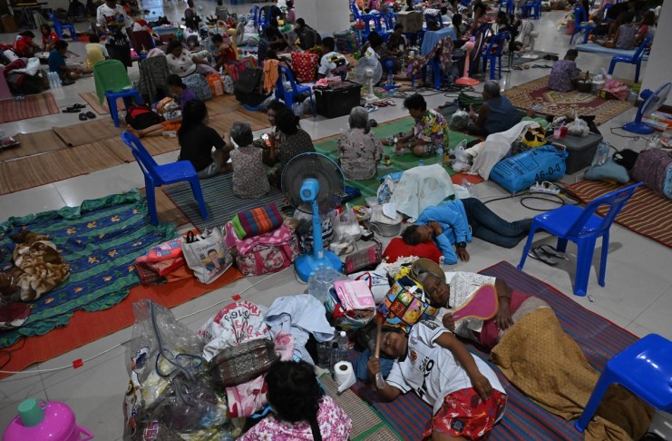 Comunidades tailandesas evacuadas por el actual conflicto de Camboya y Tailandia. Foto La Hora: EFE